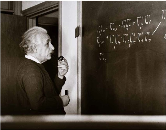 Image on page 136 of EINSTEIN: The Man and His Mind. Photo BY Roman Vishniac, Princeton, NJ, 1942. Published in the album “Einstein at Work”: A Suite of Seven Photographs.